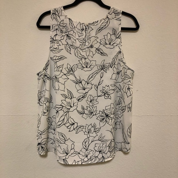 14th and Union Floral Tank Top - Picture 2 of 5